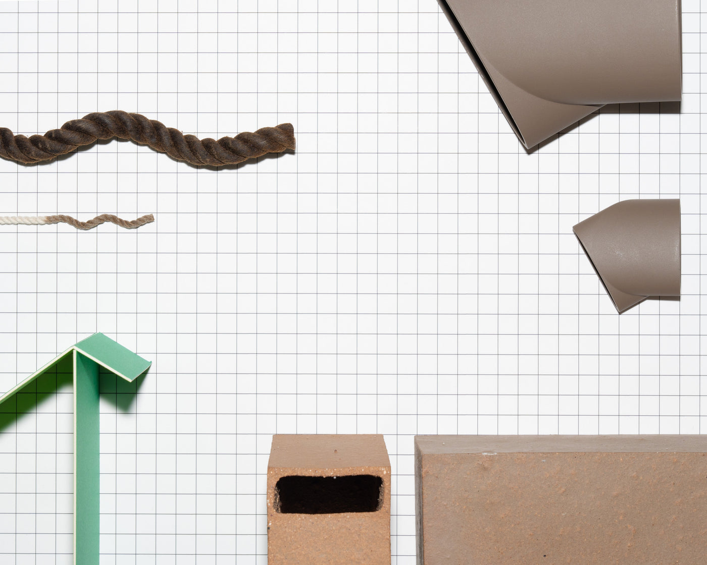 東京を拠点に活動するデザインコレクティブ「Nomadic」によるPOPUP 「Small on small」を開催します。